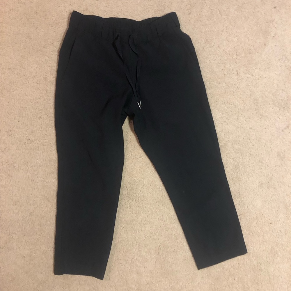 On the fly woven capris
